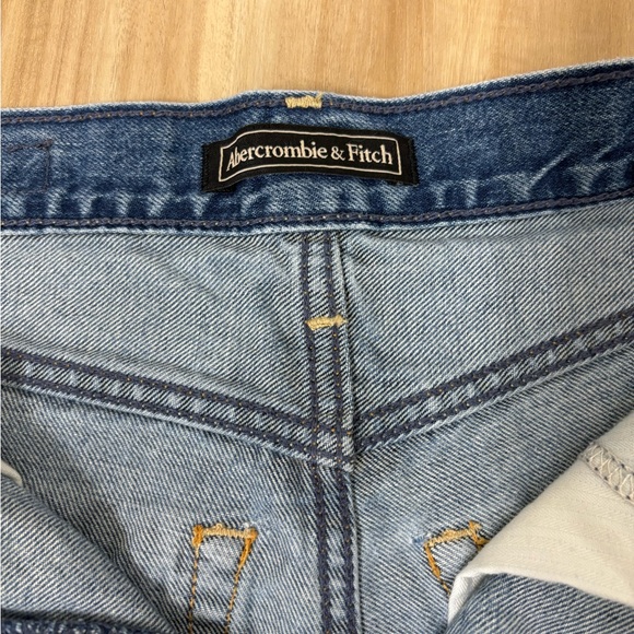 Abercrombie and Fitch embroidered denim shorts - Picture 5 of 8